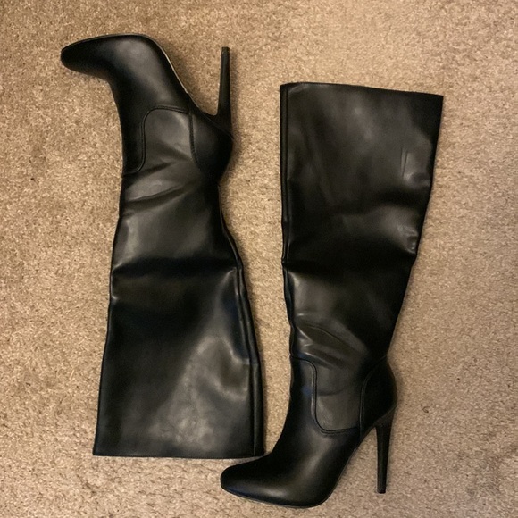 JustFab Shoes - 😍Stylish Black Boots 💘 7.5